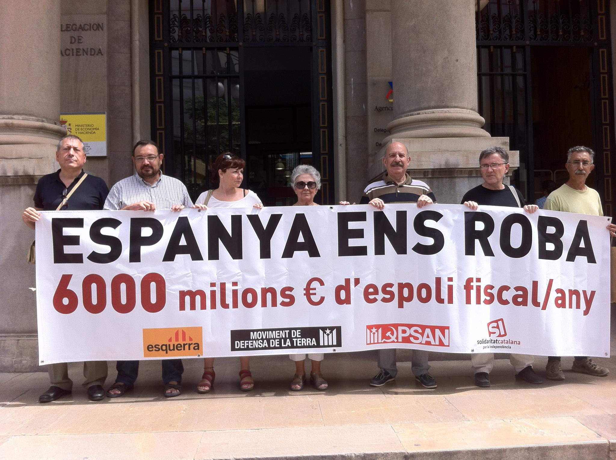 independentistas-catalanes-con-el-cartel-espana-nos-roba