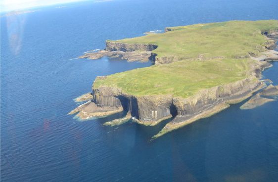 Staffa_from_the_air